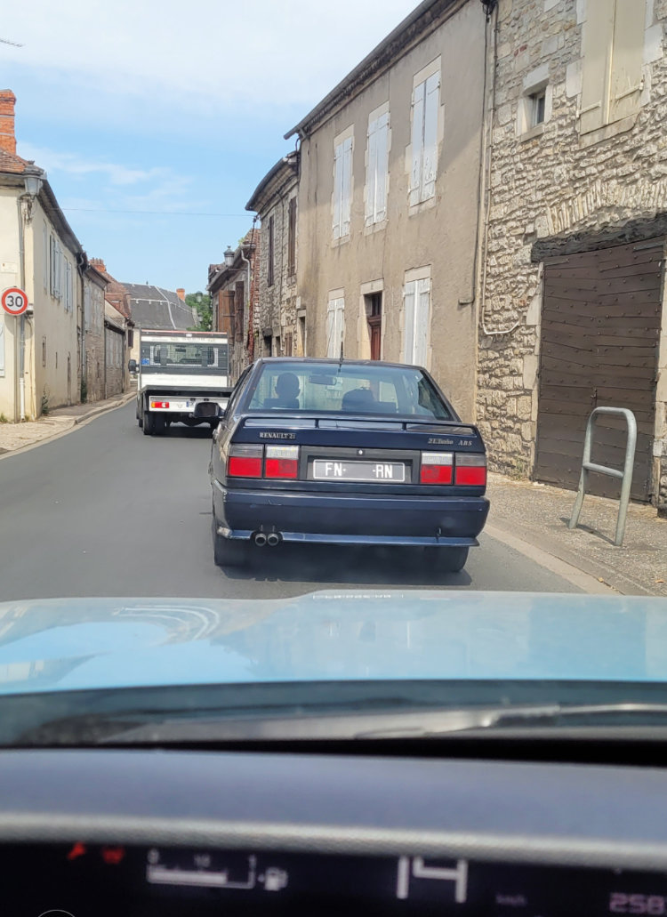 Opinions politiques pas à côté de la plaque